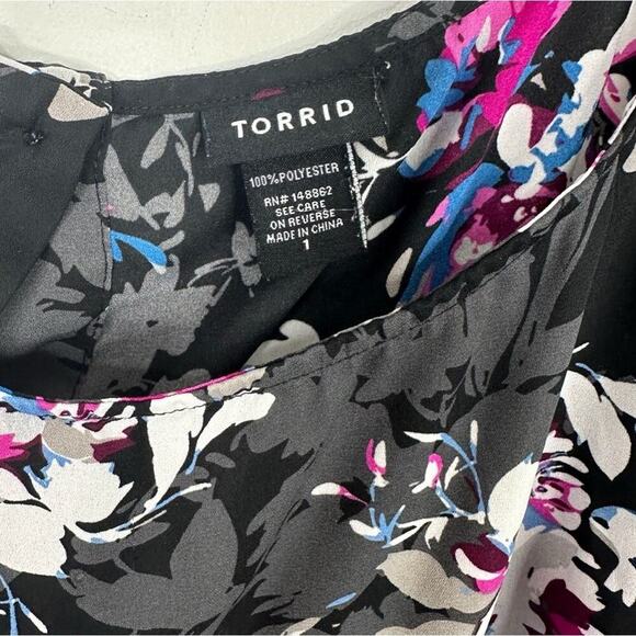TORRID | Floral Print Scoop Neck Button Back Blouse Top Sz. 1 or a 1X - Picture 3 of 4